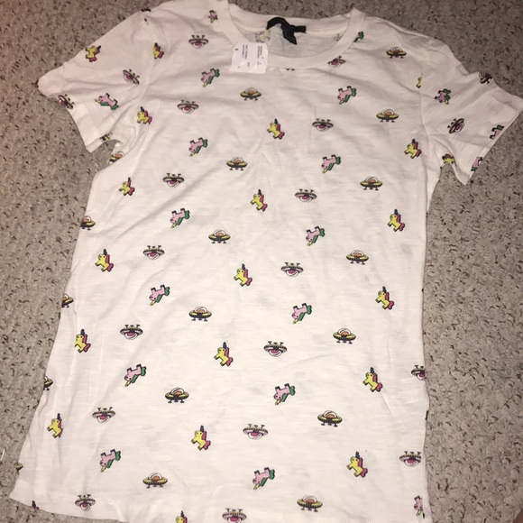 Forever 21 Tops - Unicorn and UFOs Graphic Fitted T-shirt 🦄 👽 Forever 21 Tops - Unicorn and UFOs Graphic Fitted T-shirt 🦄 👽